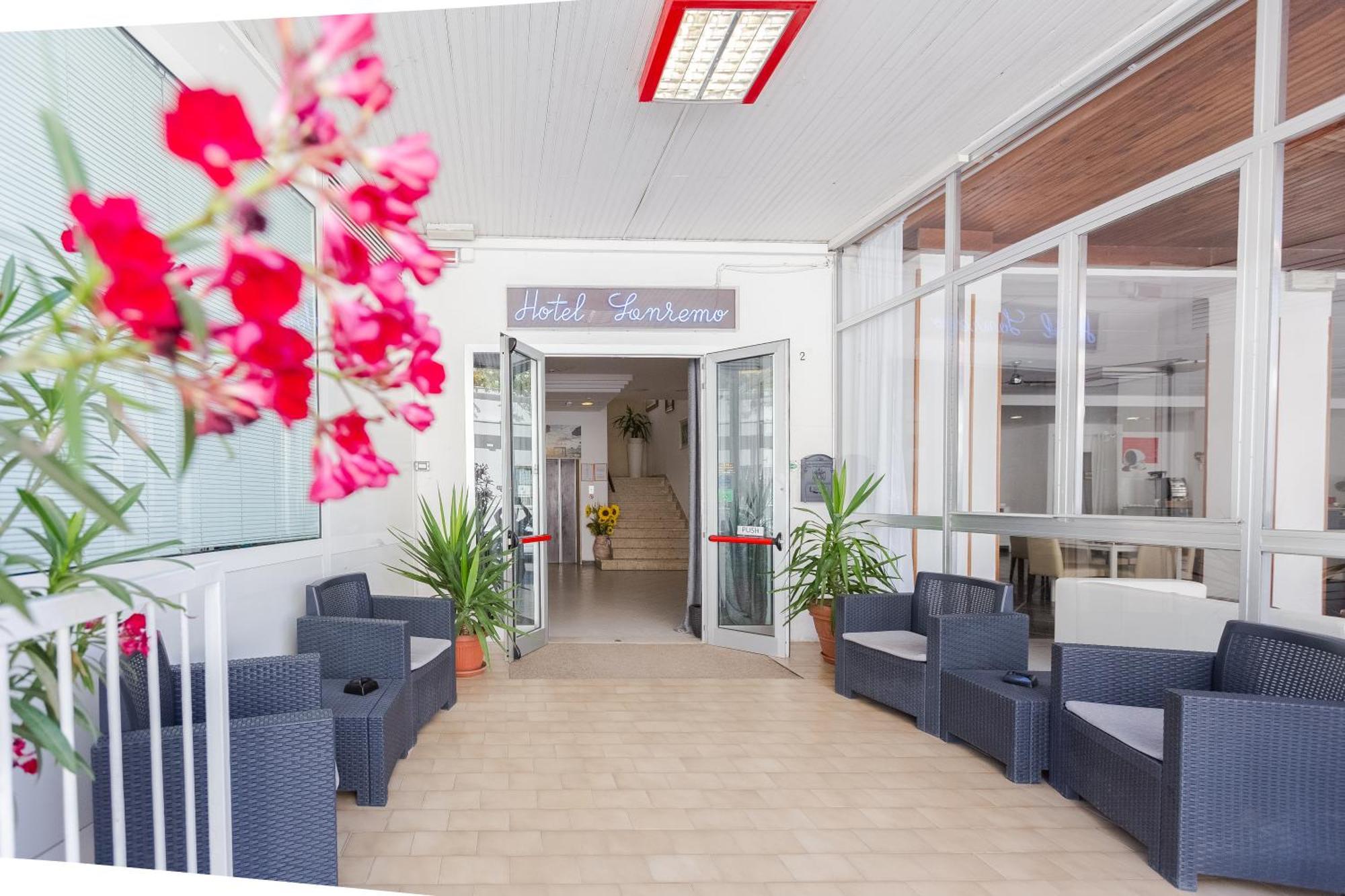 Hotel Sanremo Римини Экстерьер фото