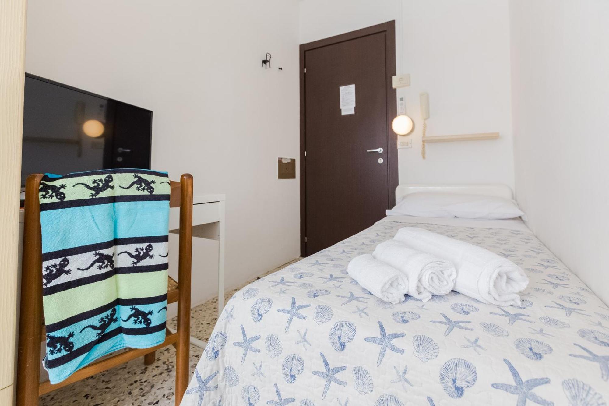 Hotel Sanremo Римини Номер фото