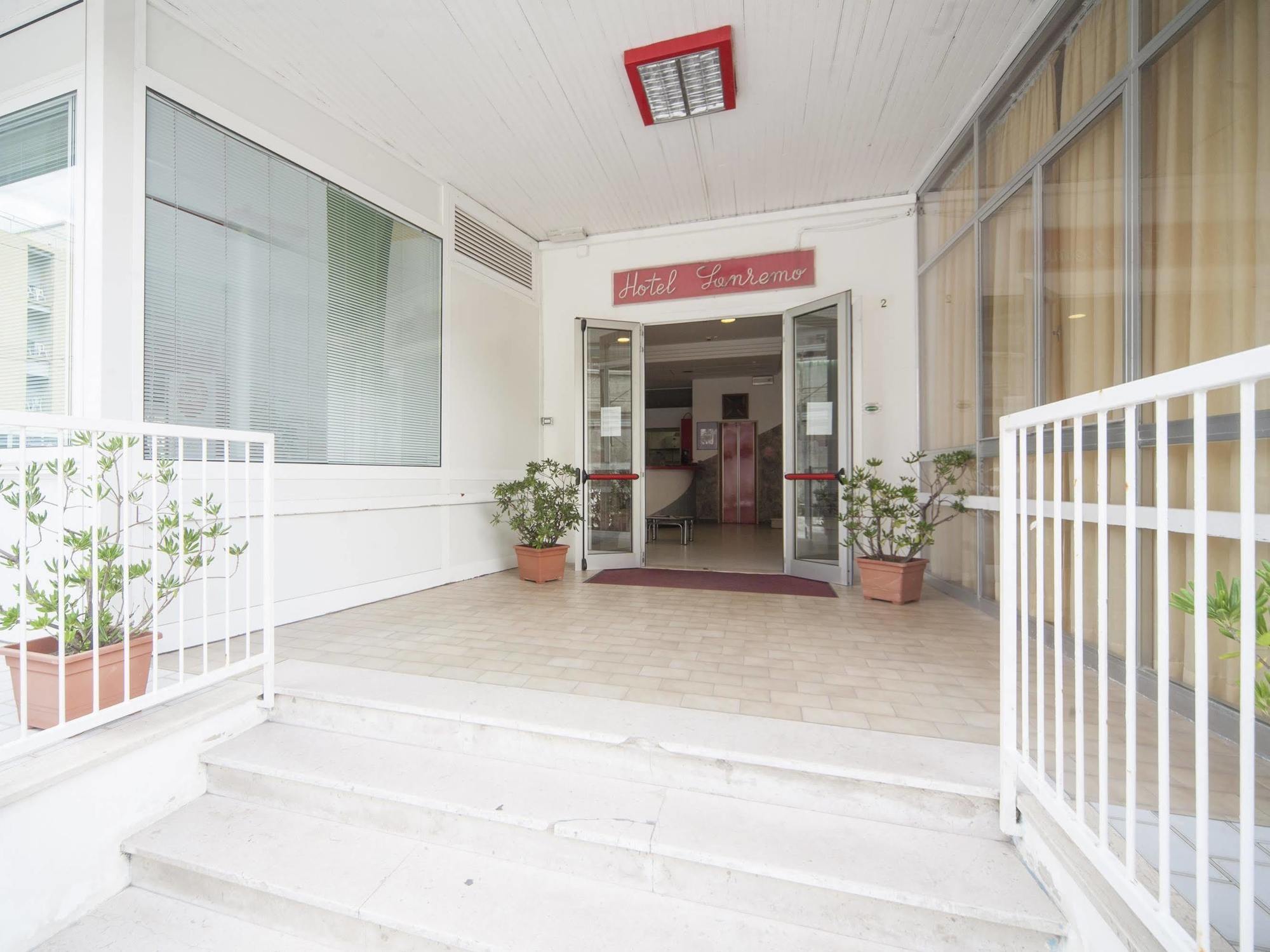 Hotel Sanremo Римини Экстерьер фото